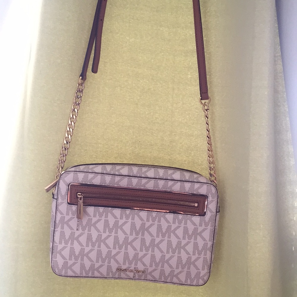 💟Michael Kors cross body purse💟